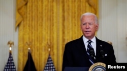 El presidente Joe Biden se dirige a los estadounidenses desde la Casa Blanca, el 18 de agosto de 2021.