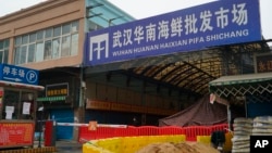 已經關閉的武漢華南海鮮批發市場。該海鮮批發市場被懷疑是新冠病毒大爆發的源頭。照片攝於2020年1月21日。