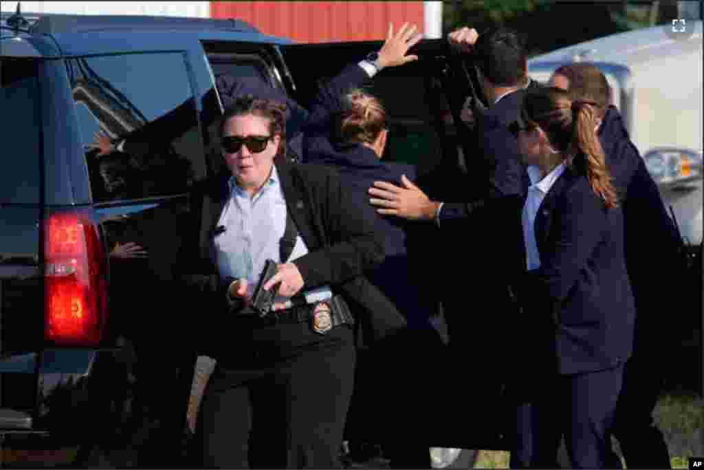 Jami'an leken asiri na shigar da Trump mota yayin da aka garzaya da shi asibiti jinya