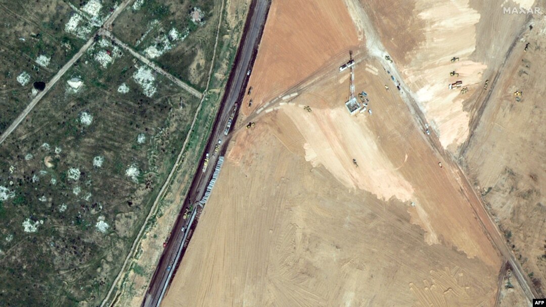 This handout satellite picture taken and released by Maxar Technologies on Feb. 15, 2024 shows machinery building a wall along the Egypt-Gaza Strip border in Rafah, Egypt. (©2024 Maxar Technologies)
