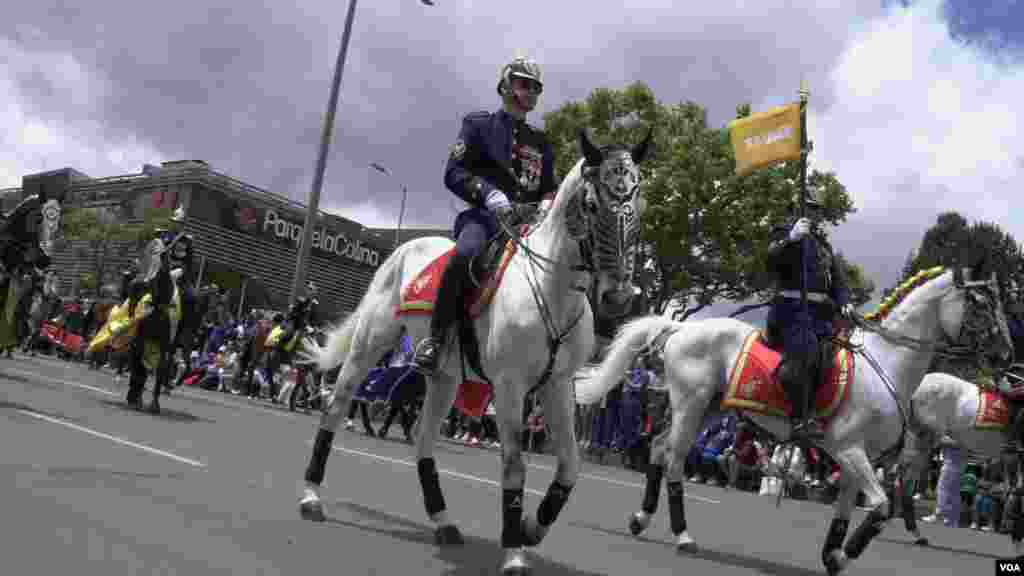 Las calles de Bogotá se engalanaron con los hombres y mujeres de las Fuerzas Militares que hacen parte del Desfile Militar y Policial en honor al pueblo colombiano este 20 de julio. FOTO: Johan Reyes, VOA. 