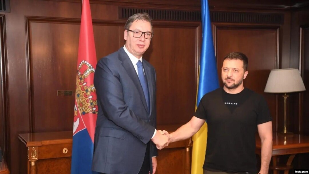 Predsednik Srbije Aleksadar Vučić rukuje se sa predsednikom Ukrajine Volodimirom Zelenskim, u Atini, Grčka, 22. avgusta 2023. (Foto: FoNet, Instagram profil predsednika Srbije)