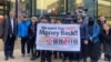 12月12日居英港人與活動人士於匯豐銀行位於倫敦的總部外，舉行示威(美國之音/李伯安)