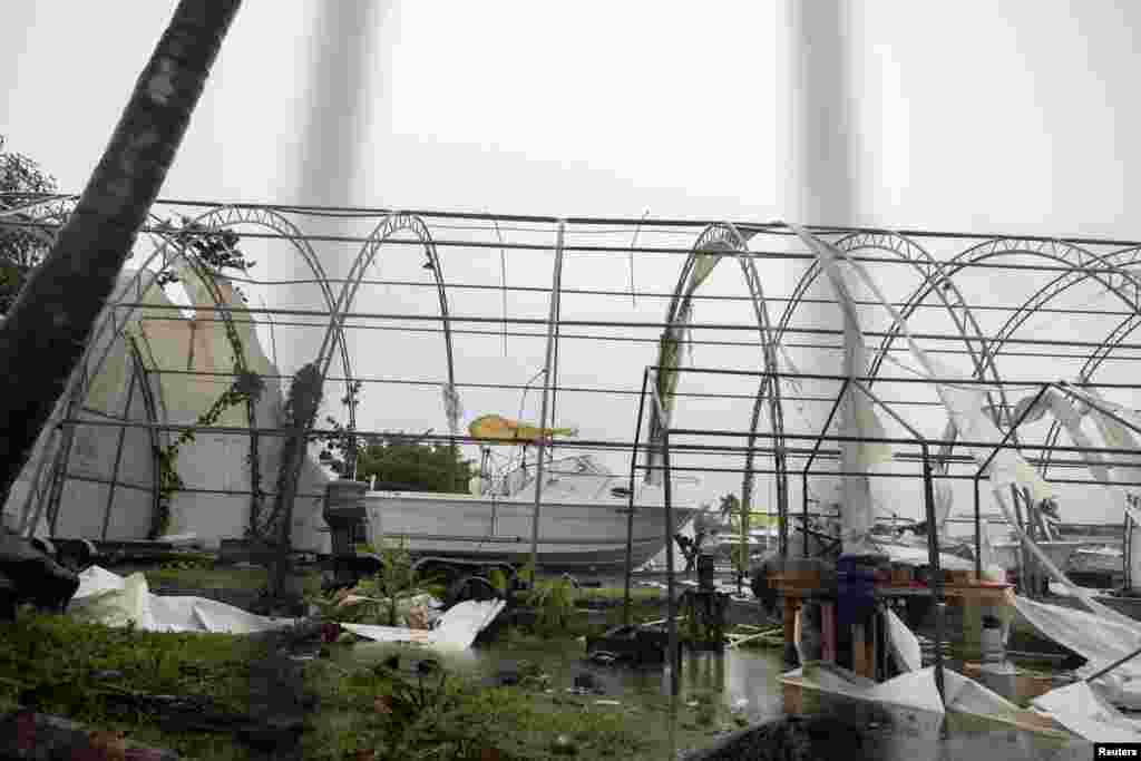 Ernesto se formó en el Atlántico y se fortaleció hasta convertirse en huracán de categoría 1. Una tormenta se considera huracán cuando sus vientos sostenidos alcanzan los 119 kilómetros por hora.