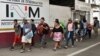 Migrantes marchan hacia Huehuetán, estado de Chiapas, México, el lunes 24 de abril de 2023. 
