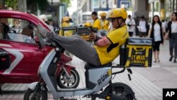 中國國家統計局2023年8月31日公佈的報告顯示服務業景氣下滑。（美聯社資料圖）