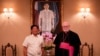 Đức Tổng Giám mục Paul Richard Gallagher, Bộ trưởng Ngoại giao Vatican, phải, kêu gọi giải quyết xung đột một cách hòa bình, nhấn mạnh các khu vực như Biển Đông, trong cuộc họp với Tổng thống Philippines Ferdinand Marcos, ngày 2/7/2024, tại Manilla. 