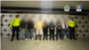 FOTO: Los integrantes de la red ilegal de tráfico de migrantes capturados en lunes 19 de junio de 2023 en Colombia. Captura de pantalla de la Fiscalía de Colombia.