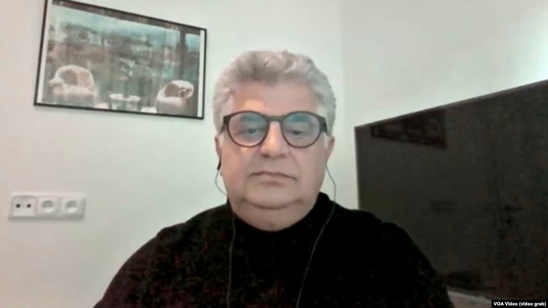 کاوه فرنام، تهیه‌کننده سینمایی و از اعضای انجمن فیلمسازان مستقل ایران،‌در مصاحبه با صدای آمریکا