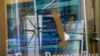 ARCHIVO - La quiebra de bancos en Estados Unidos y el auxilio de otras instituciones financieras en problemas tanto en ese país como en la Unión Europea reviven los temores de un efecto dominó en la economía como ocurrió en 2008.
