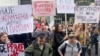 Protest ispred Informera u organizaciji Ženske solidarnosti, septembar 2022.