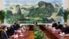 El secretario de Estado de EEUU, Antony Blinken, cuarto a la izquierda, se reúne con el presidente chino, Xi Jinping, al centro, y Wang Yi, jefe de política exterior del Partido Comunista Chino, tercero a la derecha, en el Gran Salón del Pueblo en Beijing, el 19 de junio de 2023.