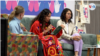 La escritora venezolana Dayanna Palmar, lee un fragmento del libro “Frontera Común, luchas por los Derechos Humanos en Colombia y Venezuela” que se presentó en la Feria Internacional del Libro de Bogotá. [Foto: Federico Buelvas, VOA].