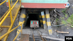 Entrada a uno de los socavones donde ocurrió la tragedia el pasado mes de marzo donde 21 mineros perdieron la vida. [Foto: Federico Buelvas, VOA]