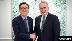 워싱턴을 방문한 조태열 한국 외교장관이 29일 커트 캠벨 미 국무부 부장관과 만났다. 사진 = 한국 외교부.