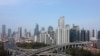 2022年3月30日，中國上海的高速公路和建築物鳥瞰。（路透社照片）