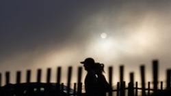 Los estadounidenses enfrentan una intensa ola de calor con temperaturas récord y tornados
