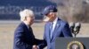 Vahído de McConnell y un tropiezo de Biden destacan la avanzada edad de los líderes de EEUU