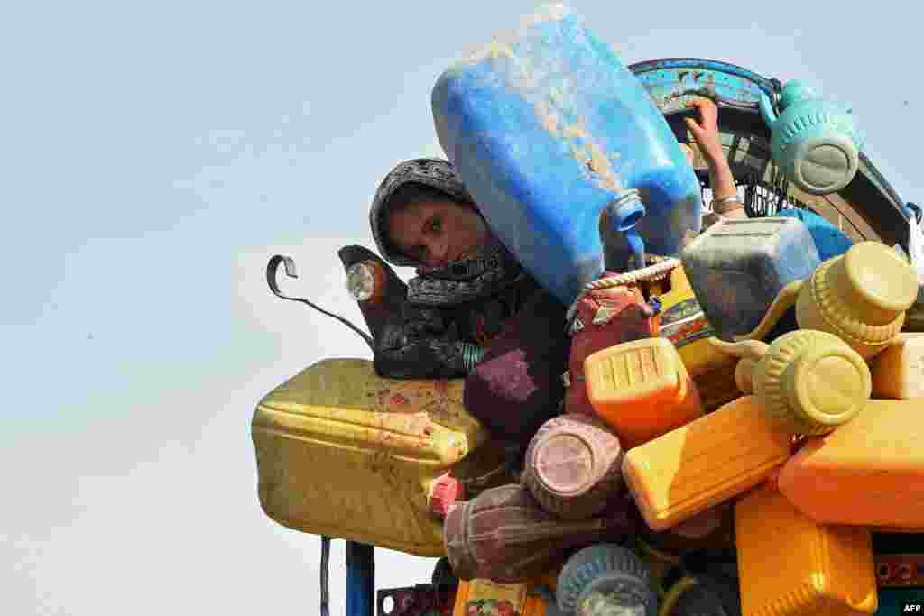 An Afghan refugee girl arrives at the Chaman border to depart for Afghanistan, Nov. 4, 2023. More than 180,000 people have returned to Afghanistan since Islamabad ordered 1.7 million Afghans it says are living illegally in Pakistan to leave or face deportation, border officials have said. 