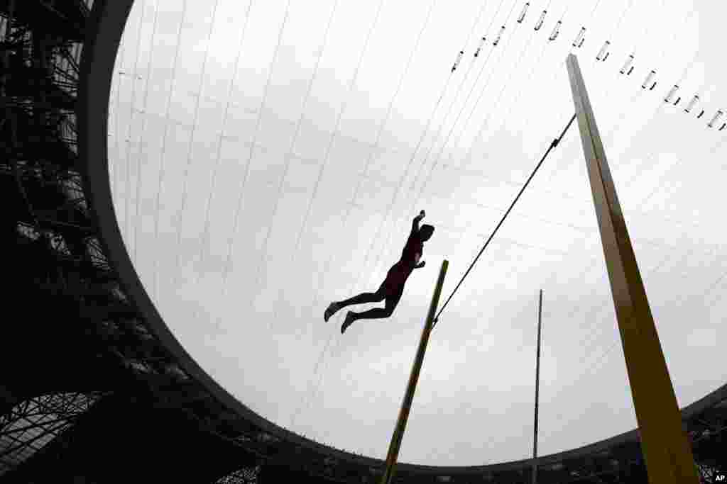 China&#39;s Sun Qihao competes during the men&#39;s decathlon pole vault 159 at the 19th Asian Games in Hangzhou, China.