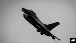 Истребитель F-16, состоящий на вооружении ВСУ (архивное фото)