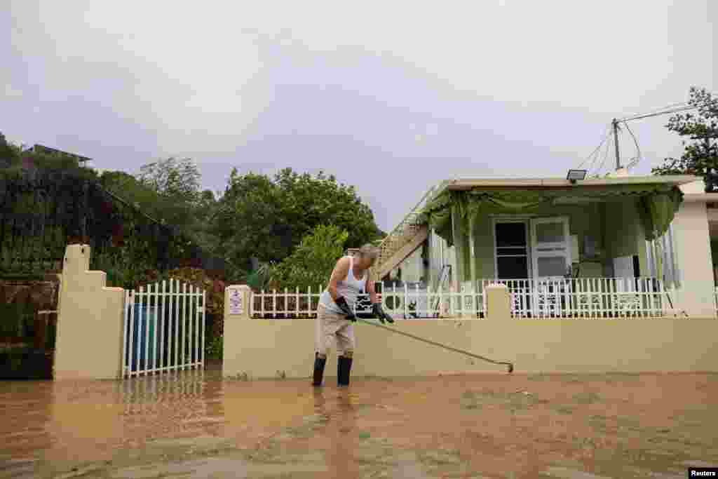 Ernesto es la segunda tormenta con nombre del Atlántico en una semana, durante la intensa temporada de huracanes de este año. Debby, de lento avance, azotó la costa de Florida en el Golfo de México como huracán de categoría 1 la semana pasada.