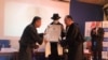 ཇོ་སྲས་བཀྲ་ཤིས་ཚེ་རིང་ལ་མི་སྣ་བྱས་རྗེས་ཅན་གྱི་གཟེངས་རྟགས་ཕུལ།