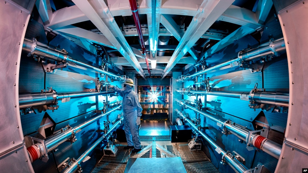 Nacionalna Laboratorija za nuklearnu fuziju Lorens Livermur, Kalifornija.13. decembar, 2012. (Foto: AP/Damien Jemison/Lawrence Livermore National Laboratory)