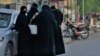 Taliban akan Tegakkan Aturan Hijab Meski Diprotes