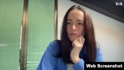 La editora jefe de Kyiv Independent, Olga Rudenko, se ve en esta imagen sin fecha. (Captura de pantalla de VOA)
