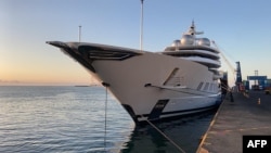 Яхта Amadea, що належить підсанкційному російському олігарху Сулейману Керімову, пришвартована в Лаутокі, Фіджі. ФОТО: ФОТО AFP ФОТО / МІНІСТЕРСТВО ЮСТИЦІЇ США