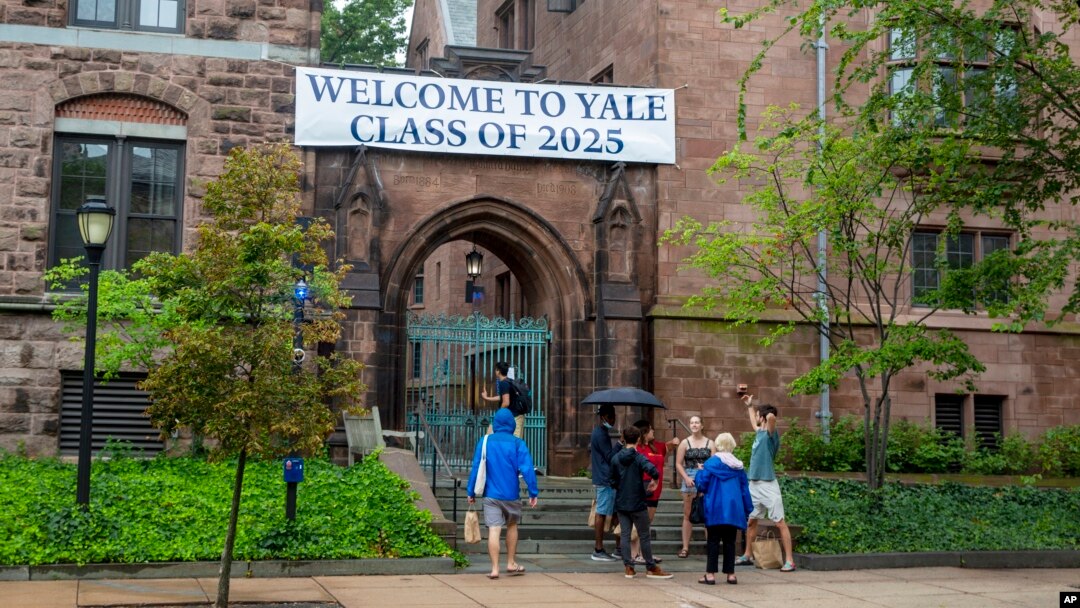 Students gather on the Yale University campus under a sign that reads Welcome to Yale Class of 2025 in New Haven, Connecticut, on Sunday, August 22, 2021. (AP Photo/Ted Shaffrey)