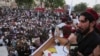 FILE - Manzoor Pashteen, pemimpin Gerakan Pashtun Tahafuz (Perlindungan) atau (PTM) berbicara kepada para pendukungnya di Lahore, Pakistan, 22 April 2018.