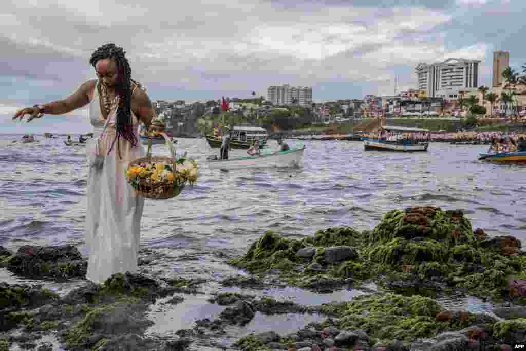 Worshippers take part in the traditional ceremony of Iemanja, the Goddess of the Sea of the syncretic Afro-Brazilian religion Umbanda at the Rio Vermelho neighborhood, in Salvador, Bahia, Brazil. 