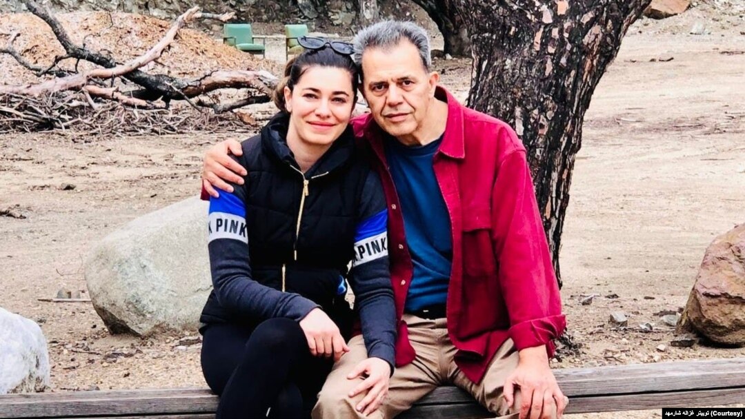 غزاله شارمهد در کنار پدرش، جمشید شارمهد