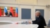 El presidente ruso, Vladimir Putin, conversa con el presidente chino, Xi Jinping, a través de un enlace de video en el Kremlin, en Moscú, el 30 de diciembre de 2022.