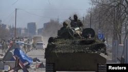 Wanajeshi wa Rashia katika mji wa kusini wa Mariupol, Ukraine