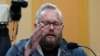 Jason Van Tatenhove, un aliado del líder de Oath Keepers, Stewart Rhodes, testifica mientras el comité selecto de la Cámara Baja que investiga el ataque del 6 de enero al Congreso de EEUU celebra una audiencia en el Capitolio en Washington DC, el 12 de julio de 2022.