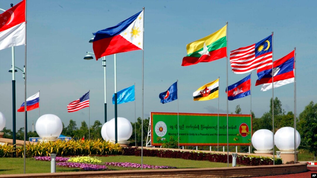 Bendera za mataifa wanachama wa ASEAN kwenye mkutano wa awali wa Myanmar