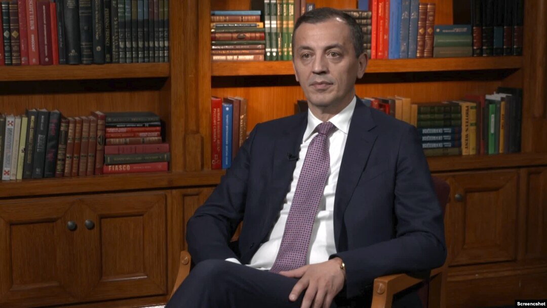 Poslanik Demokratske partije socijalista i bivši crnogorski ministar odbrane Predrag Bošković u studiju Glasa Amerike (Foto: VOA)
