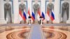 Президент Индонезии Джоко Видодо и президент РФ Владимир Путин на пресс-конференции в Москве. 30 июня 2022