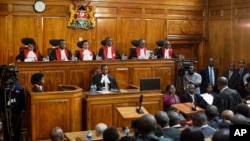 Majaji wa Mahakama ya Juu nchini Kenya: Kuanzia kushoto; Njoki Ndung'u, Smokin Wanjala, naibu Jaji Mkuu, Philomela Mwilu, Jaji Mkuu David Maraga, Jackton Ojwang na Isaac Lenaola 