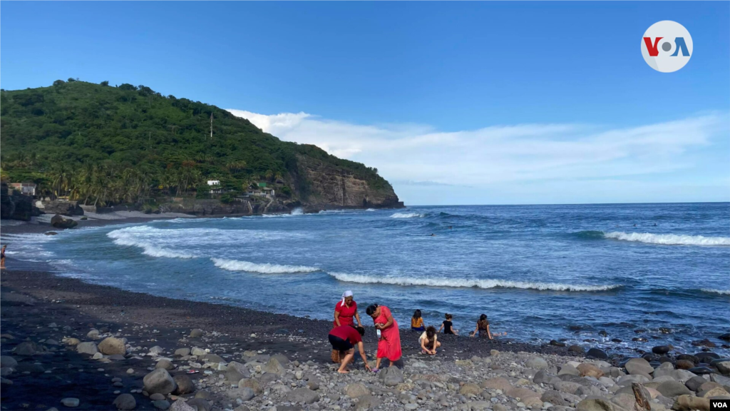 Playa El Zonte, lugar al que pertenece el pueblo salvadoreño que adoptó el bitcóin como moneda de intercambio.