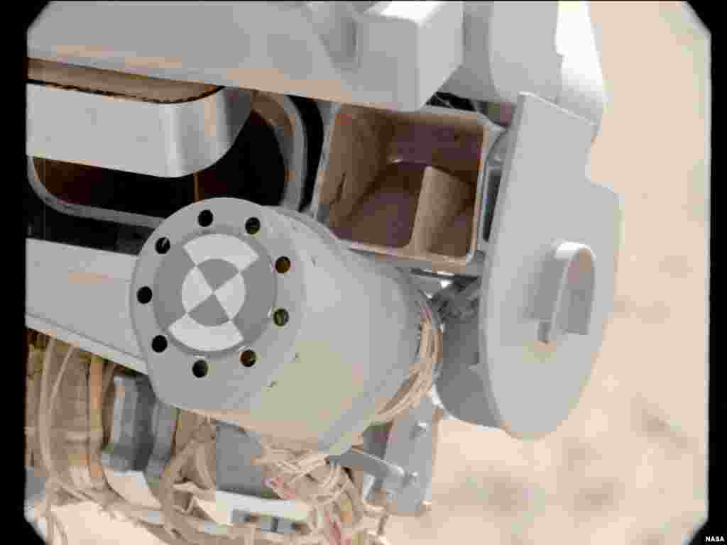 This image shows fine sand from Mars that was filtered by NASA's Curiosity rover as part of its first "decontamination" exercise, October 10, 2012.