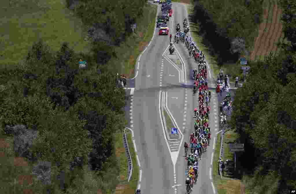 The pack speeds downhill during the sixth stage of the Tour de France cycling race over 190.5 kilometers (118.1 miles), which begins in Arpajon-sur-Cere and finishes in Montauban, France.
