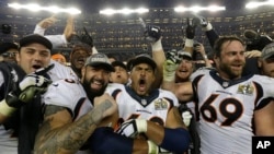 Los Broncos de Denver celebran el triunfo en el Super Bowl 50.