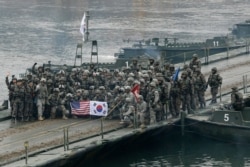 지난 2015년 12월 한국 연천에서 미-한 연례 연합군사훈련의 일환으로 도강훈련을 실시했다.