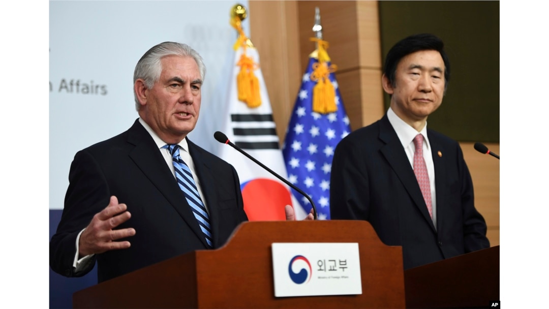 US Secretary of State Rex Tillerson speaks as South Korean Foreign Minister Yun Byung-se looks on during a press conference in Seoul, March 17, 2017.