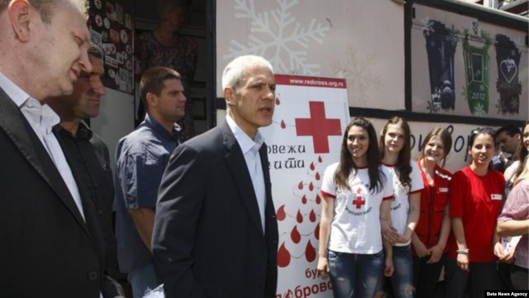 Gradonačelnik Beograda Dragan Djilas i predsednik Demokratske stranke Boris Tadić dobrovoljno su dali krv u centru Beograda, 14. juna 2012. 