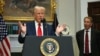 2025年1月21日，美國總統特朗普（Donald Trump）在華盛頓特區的白宮羅斯福廳發表有關“星際之門”（Stargate）項目時，甲骨文公司董事長拉里·埃里森（Larry Ellison）在旁聆聽。